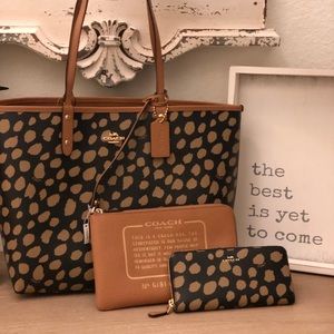 NWT 👜 AUTHENTIC COACH Tote! WITH WALLET 🥰